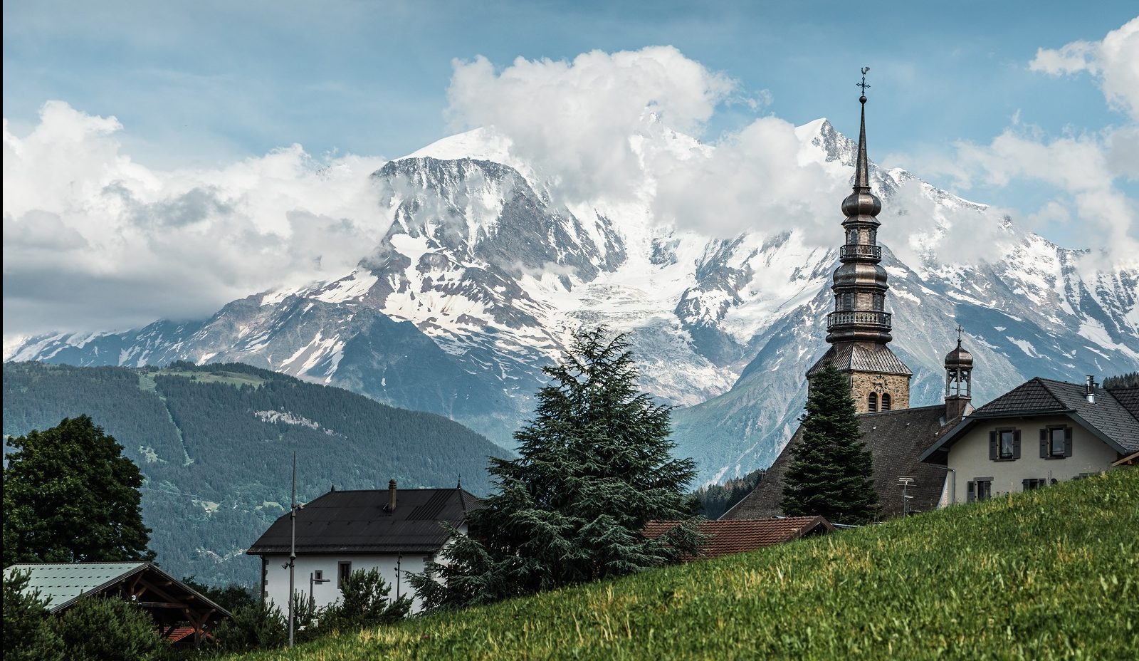 Eglise et Mont-Blanc