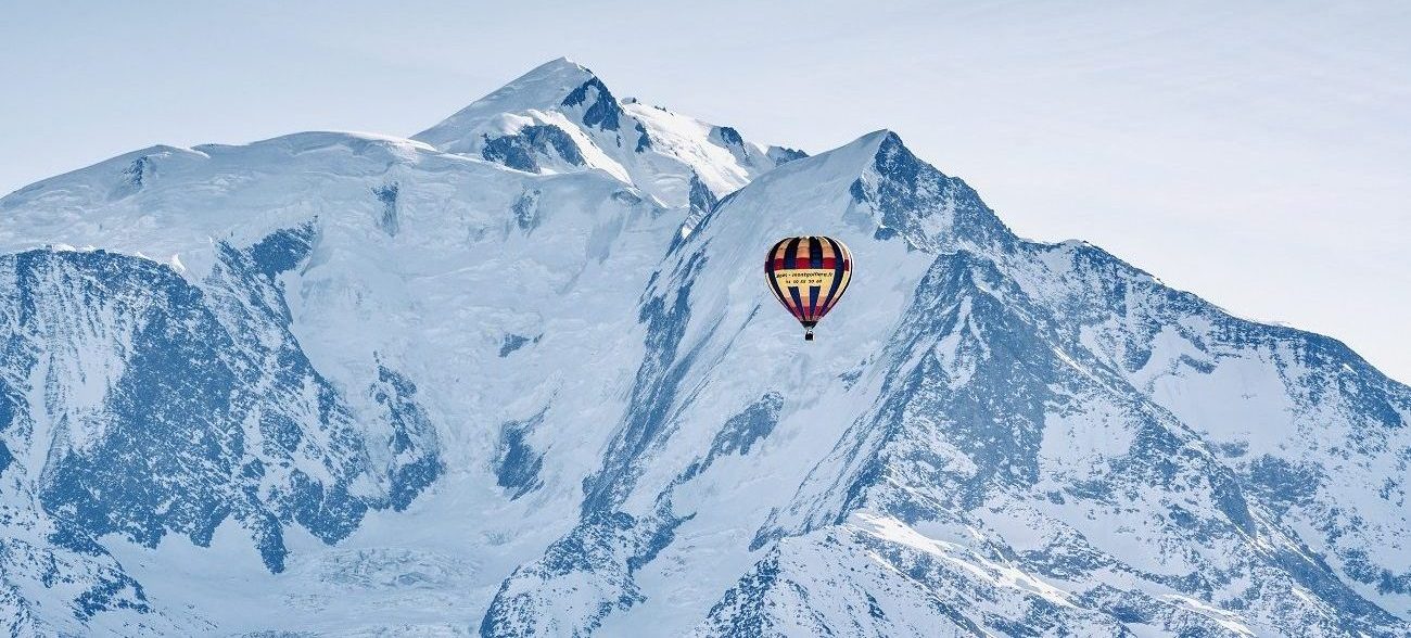 Hot air balloon in front of Mont-Blanc