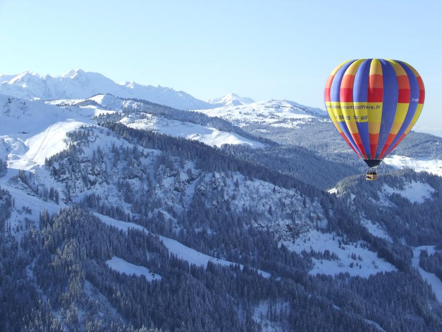 hot air balloon winter flight