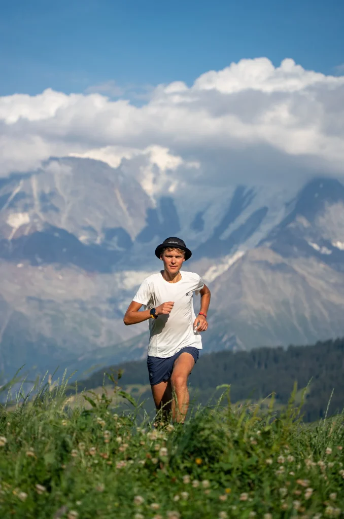 baptiste chassagne court prairie frente al mont blanc