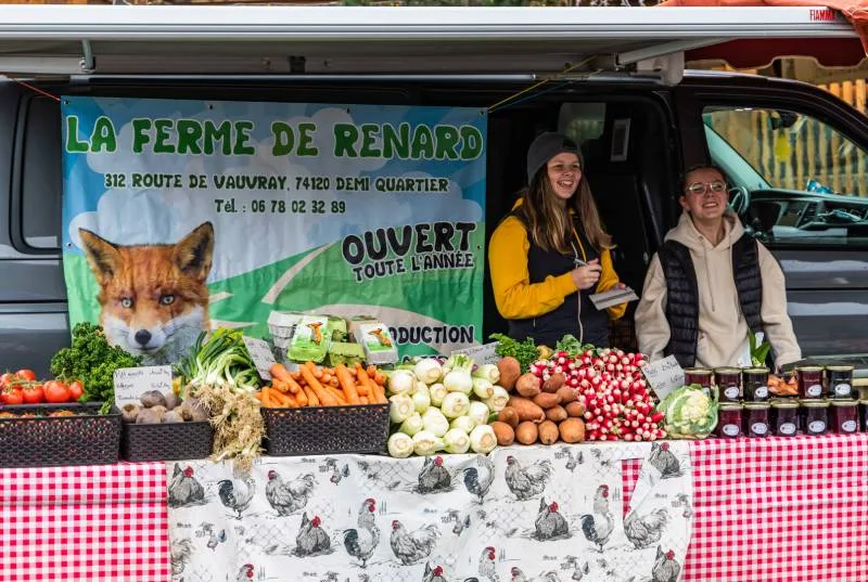 stands legumes bio et exposantes comice agricole combloux