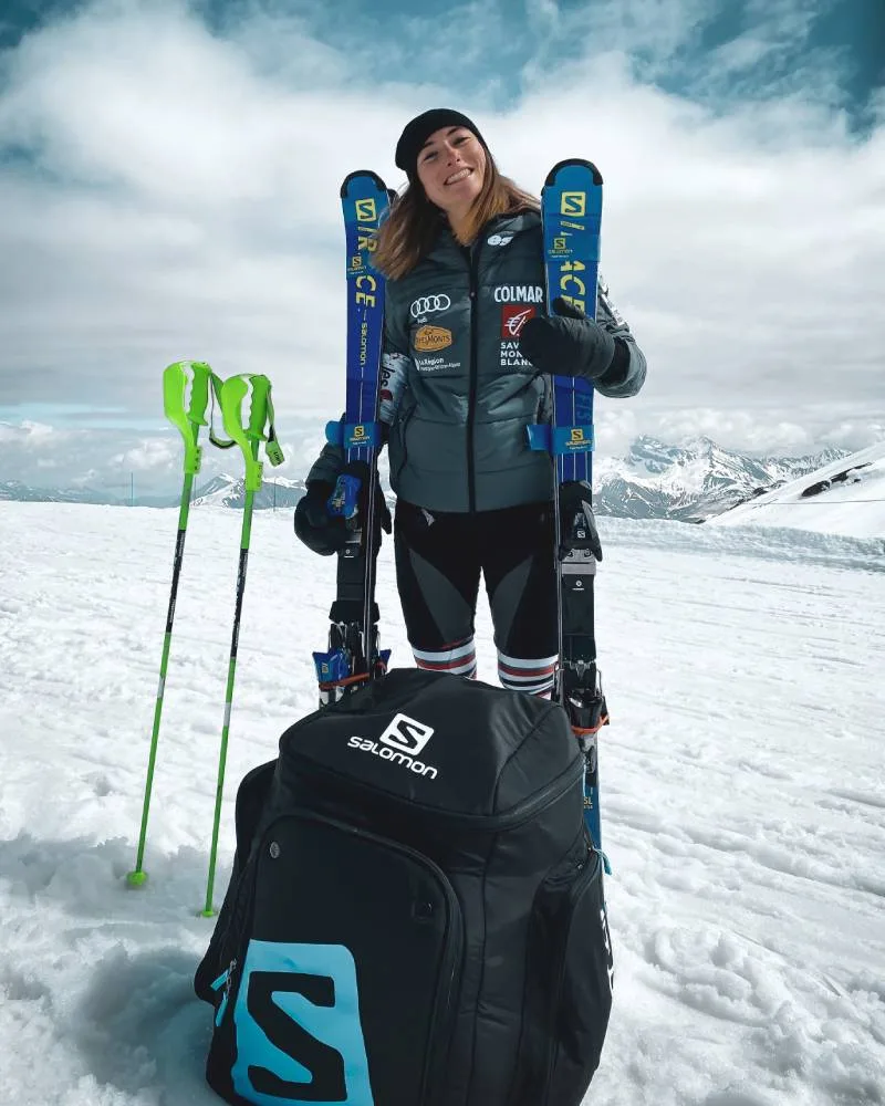 kenza lacheb en tenue de ski station combloux