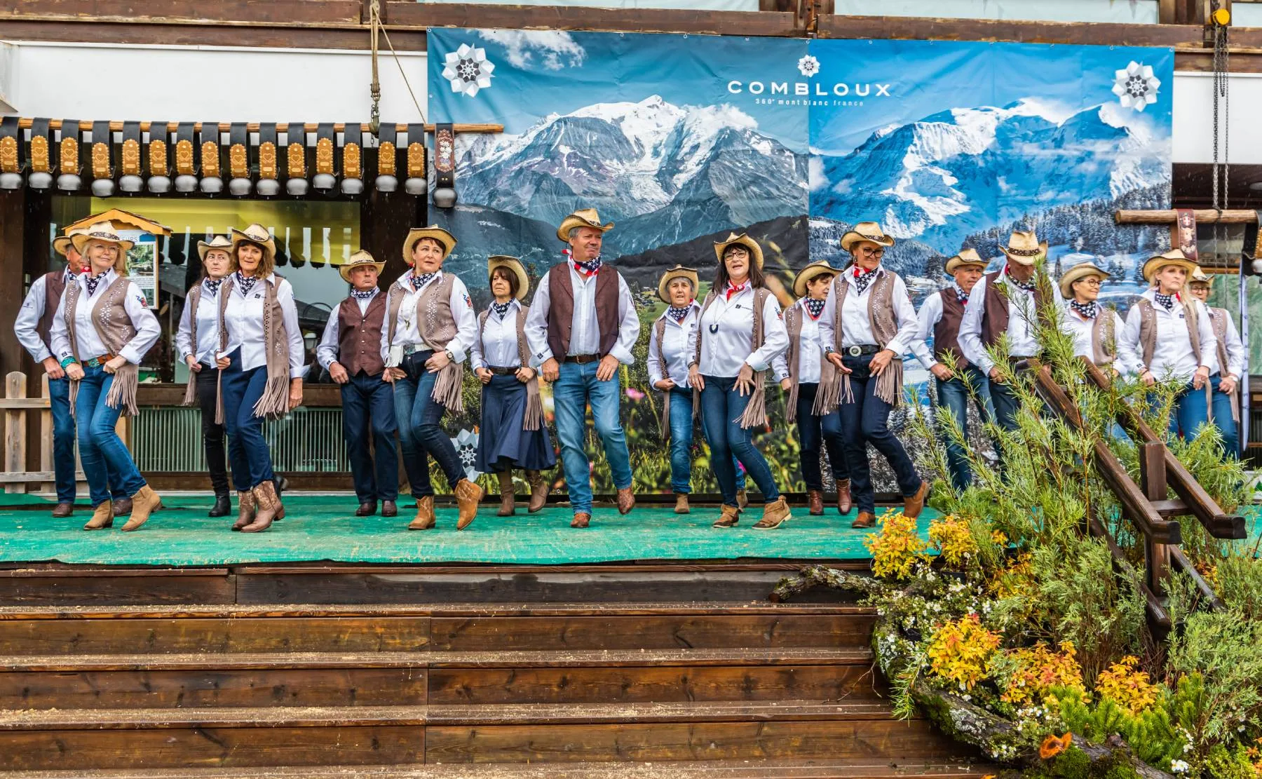Escena de danza folclórica de Saboya Combloux - espectáculo agrícola Combloux edición 2023