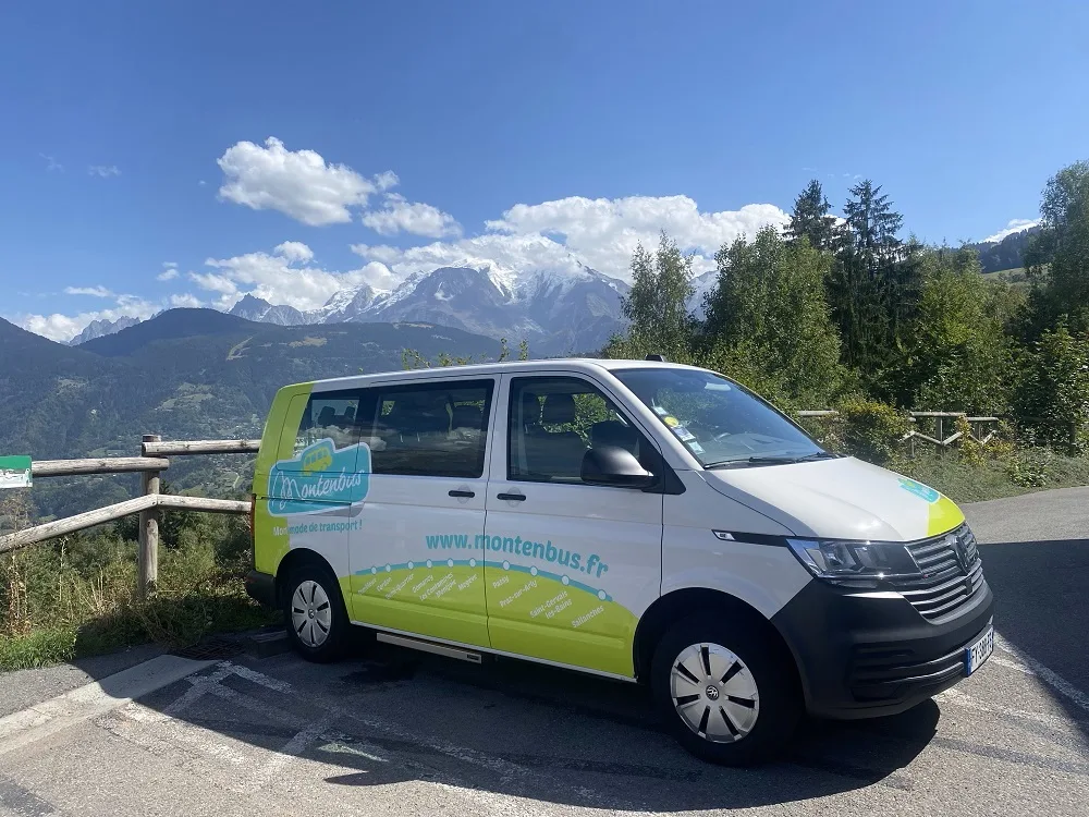 foto de lado mini van montenbus transporte demanda país mont blanc