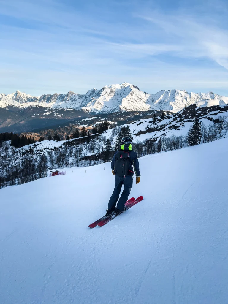 Fermeture des pistes par un pisteur secouriste à Combloux