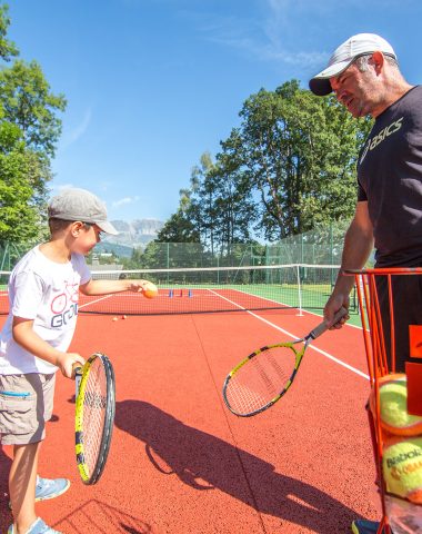 Clase de tenis para niños en Combloux