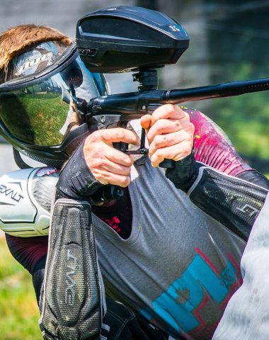 Jugador de paintball cerca de Combloux