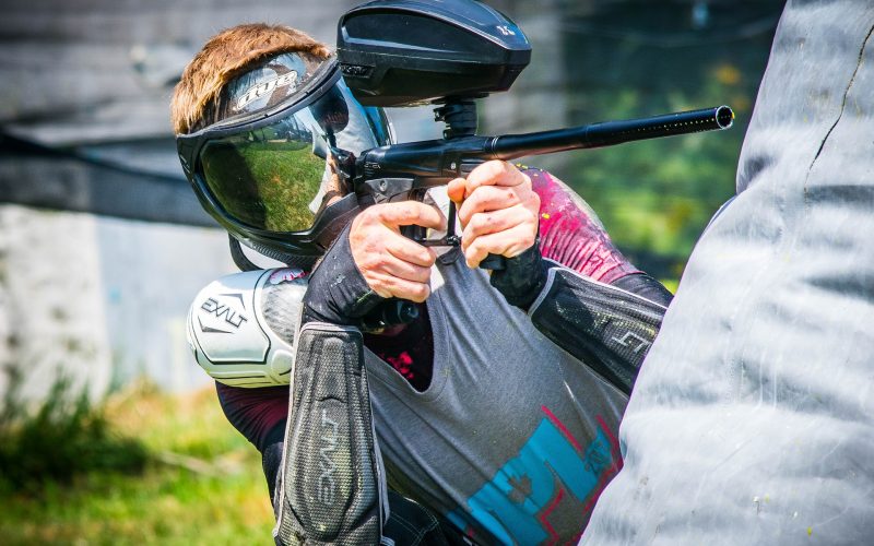 Jugador de paintball cerca de Combloux