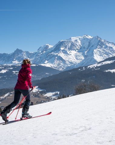 Esquí de travesía en Combloux con vistas al Mont-Blanc