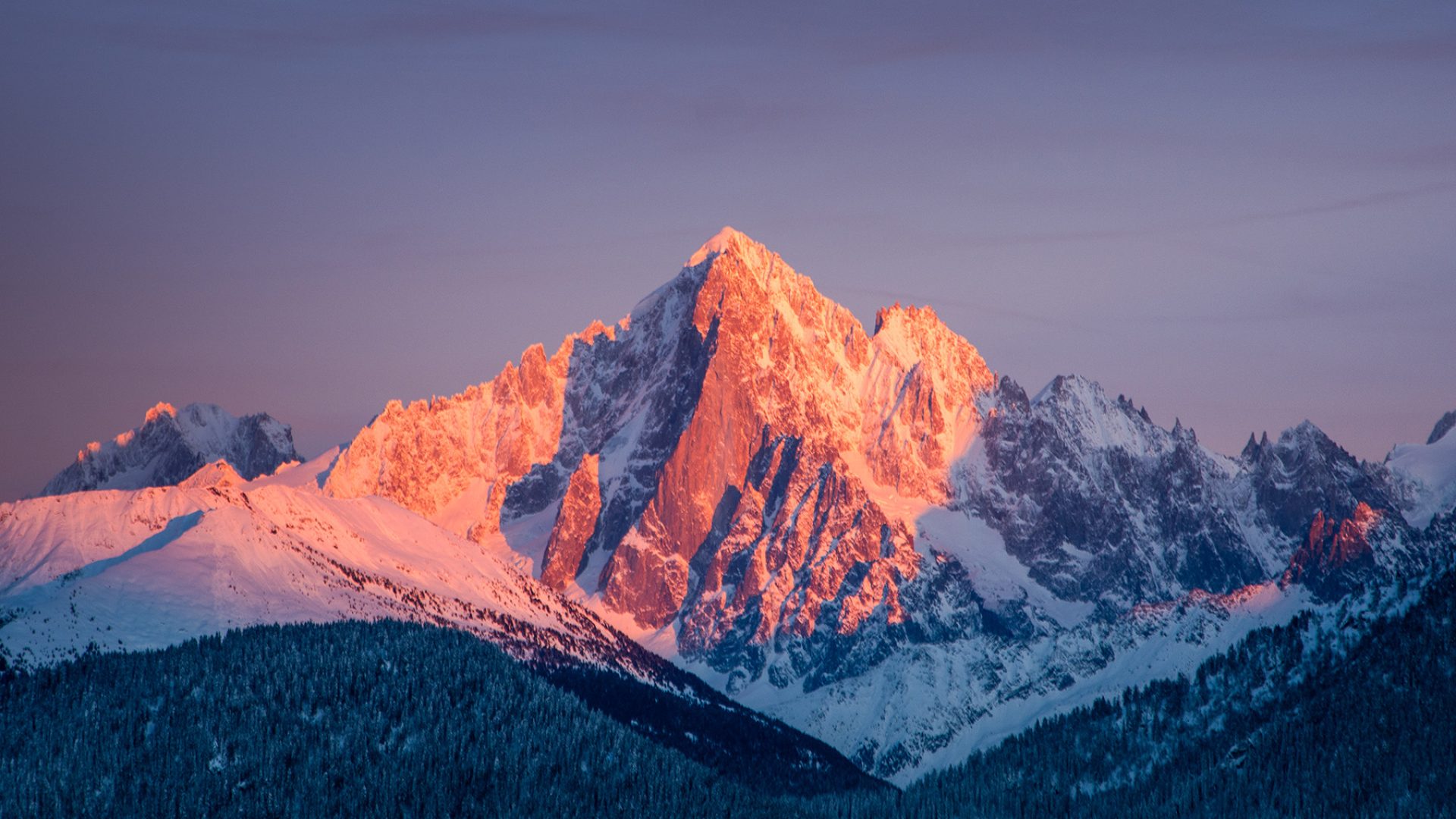 Atardecer en la Aiguille Verte desde Combloux