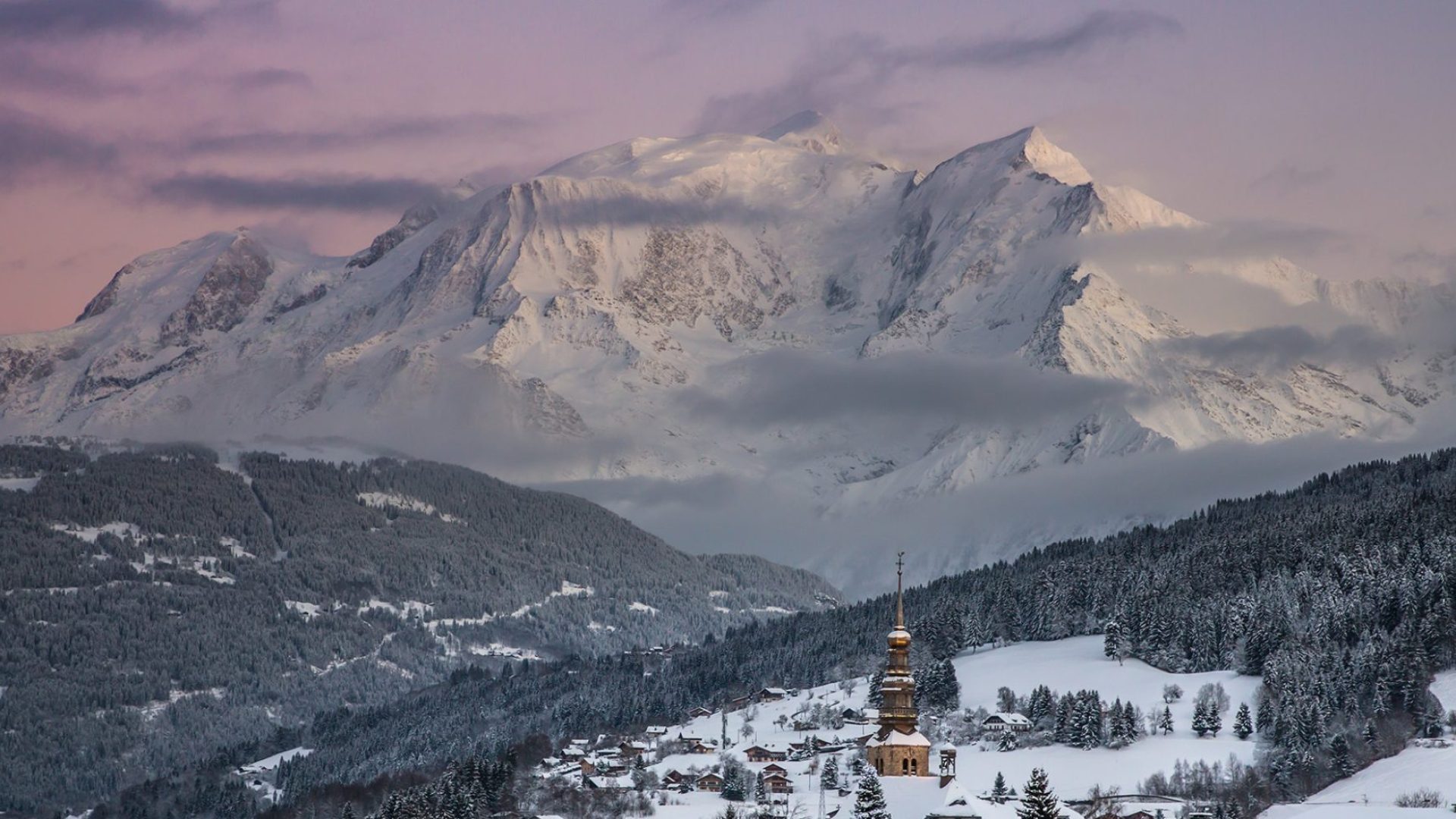 pueblo combloux nevado crepúsculo mont-blanc