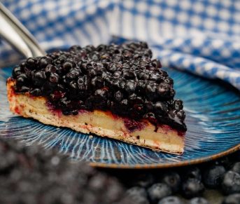 Part de tarte aux myrtilles