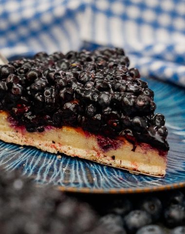 Trozo de tarta de arándanos