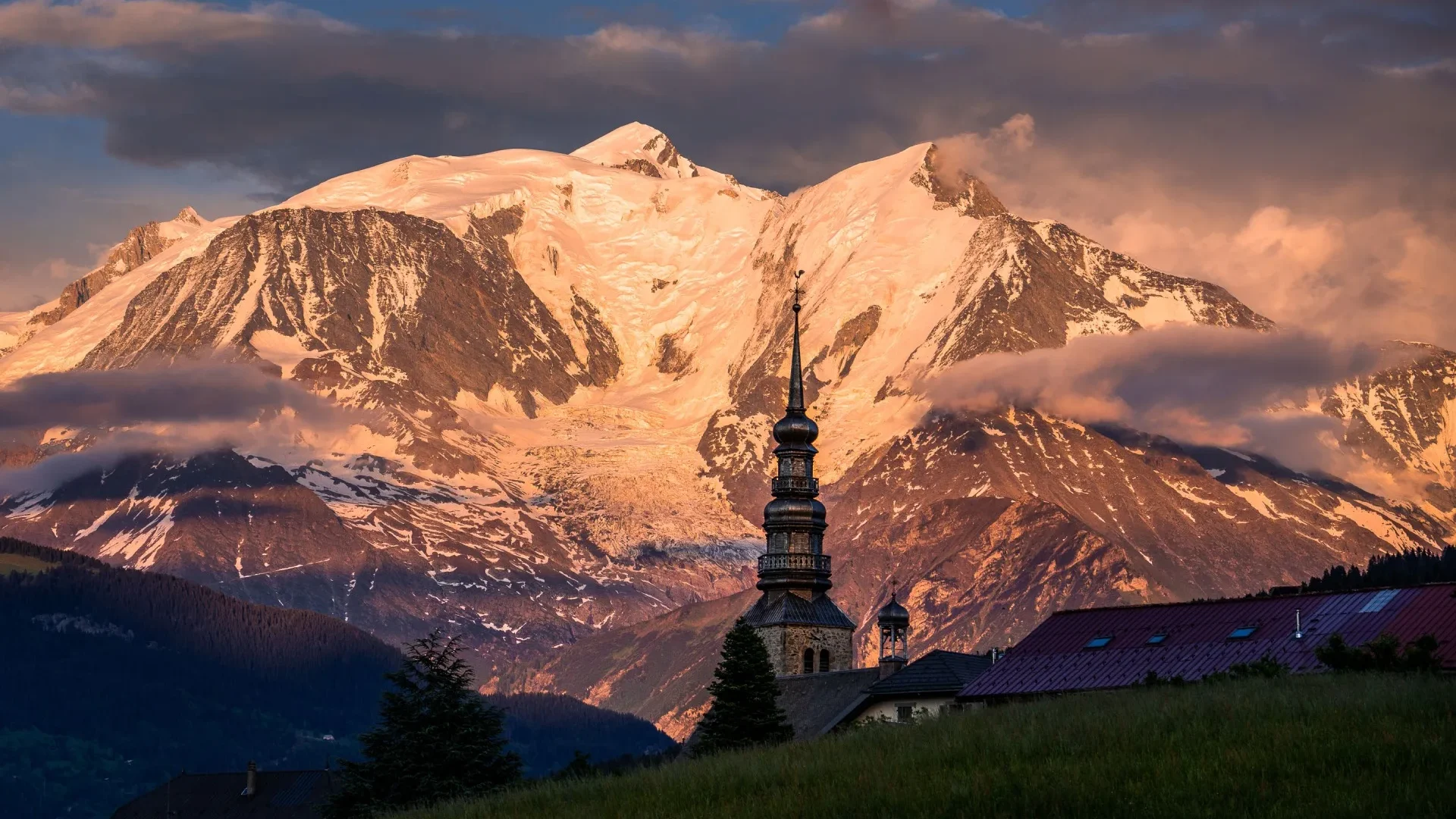 foto paisaje combloux atardecer combloux crepúsculo campanario iglesia