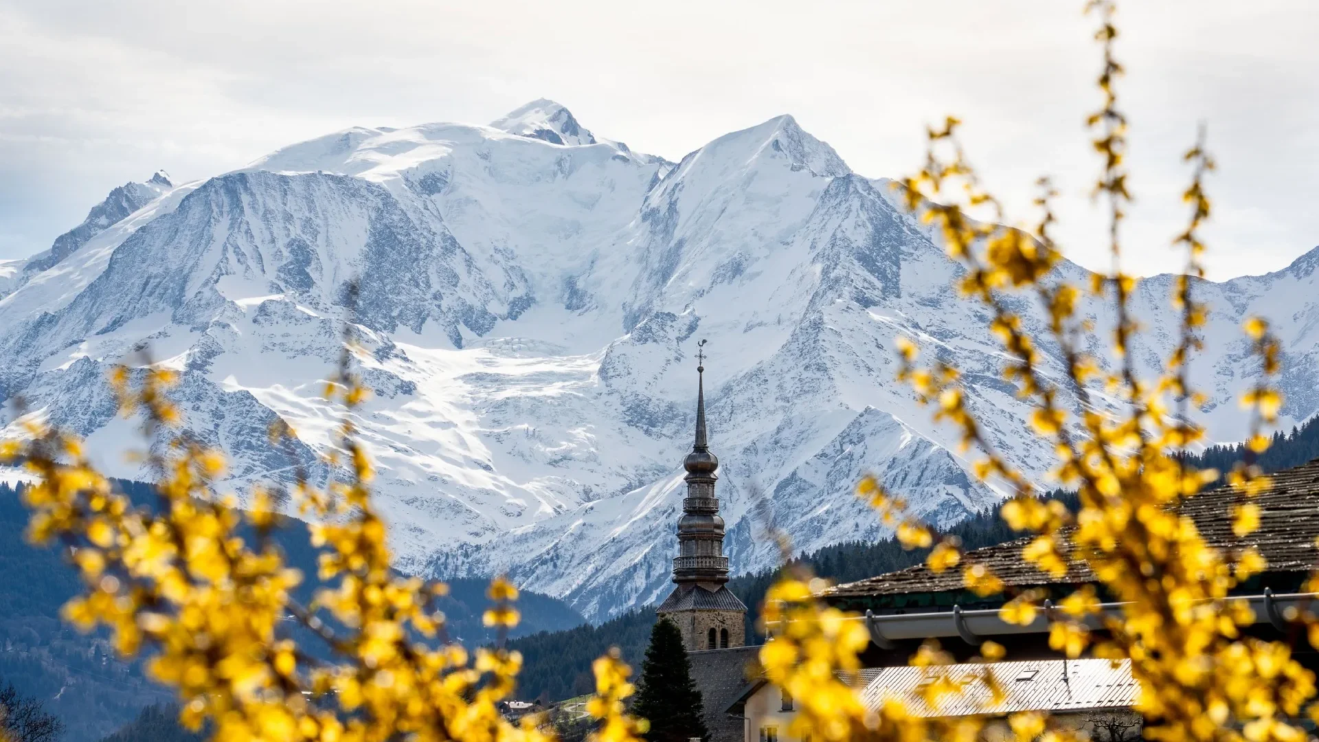 photo paysage combloux coucher soleil combloux clocher eglise forsythias