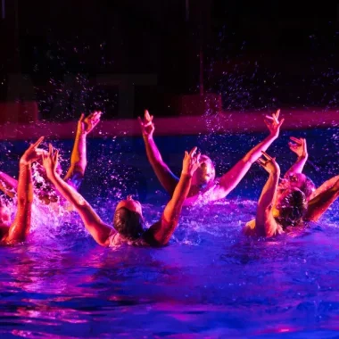 show de agua en vivo combloux danza sincronizada en el agua