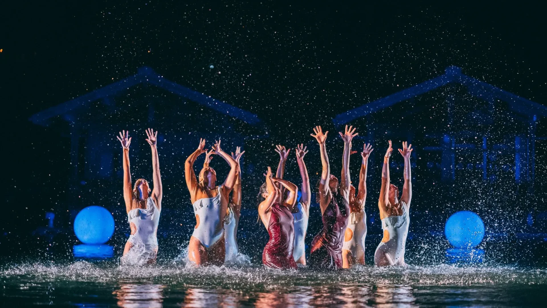 spectacle aquatique vivant combloux ballet dans eau photo danseuses
