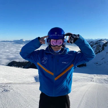 adrian lafont sobre la pista combloux casco combloux