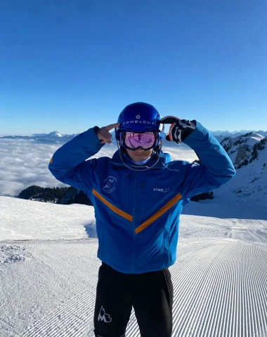 adrian lafont sobre la pista combloux casco combloux