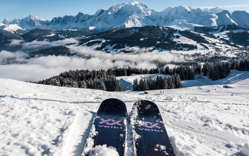 Skiing on powder facing Mont Blanc