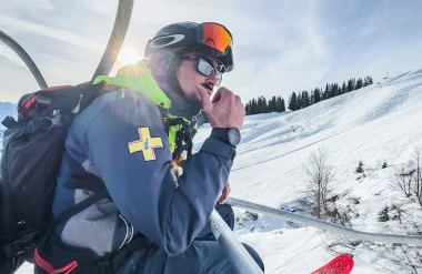 Rescue tracker on the Portes du Mont-Blanc chairlift