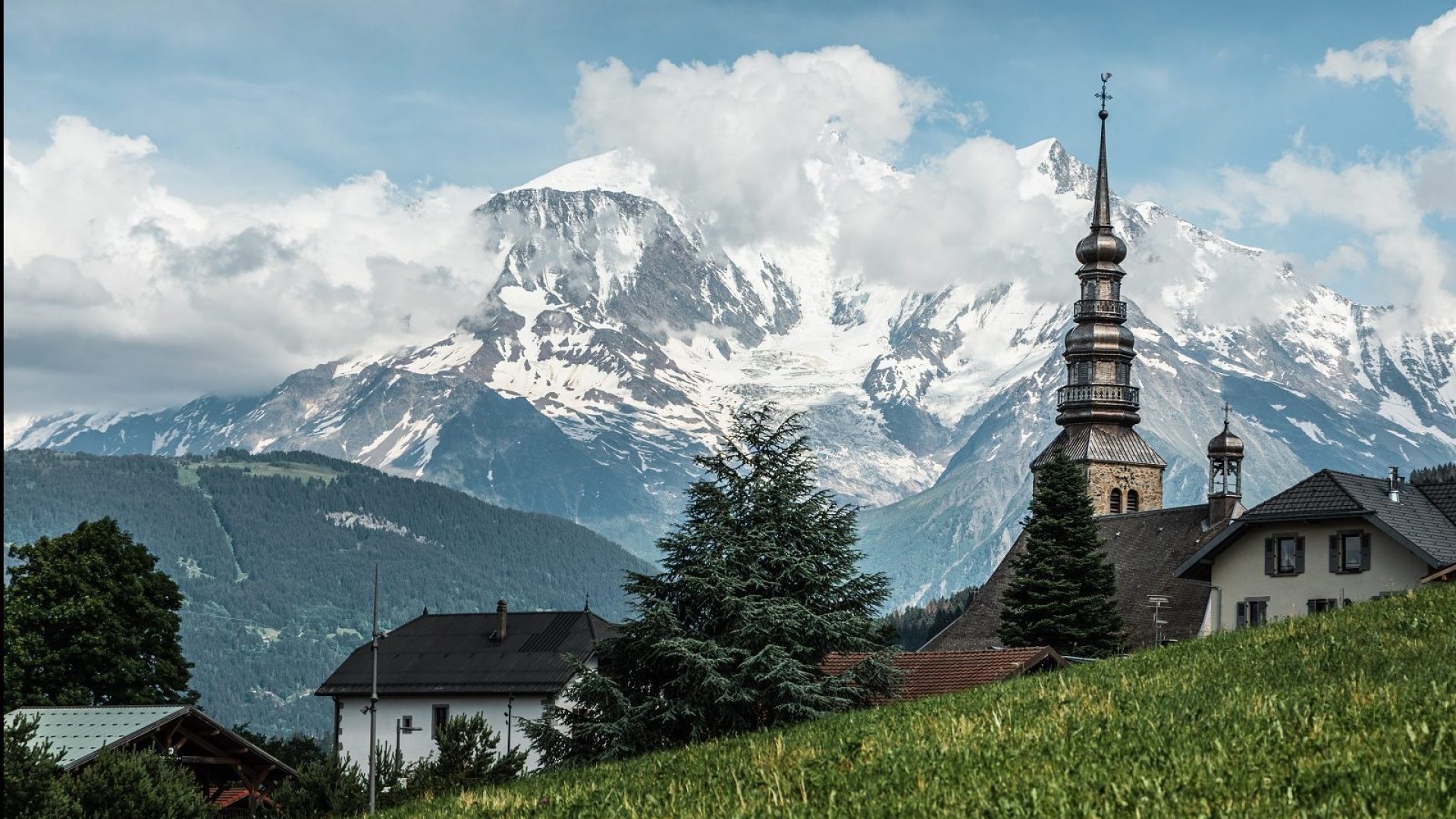 Eglise et Mont-Blanc