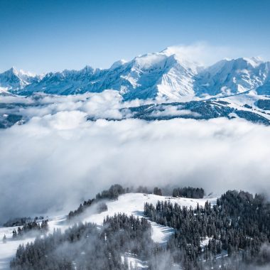 Mont-Blanc en invierno visto desde el cielo desde Combloux