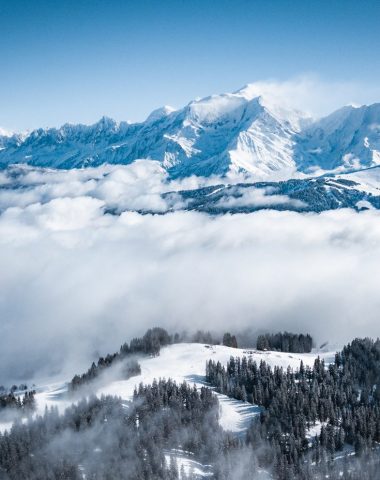 Mont-Blanc en invierno visto desde el cielo desde Combloux