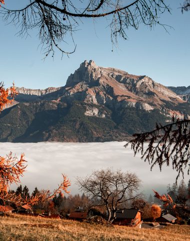 Les Fiz aux couleurs automnales depuis Combloux