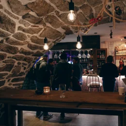 On a testé pour vous : Le Dévers, le bar à l’esprit montagnard