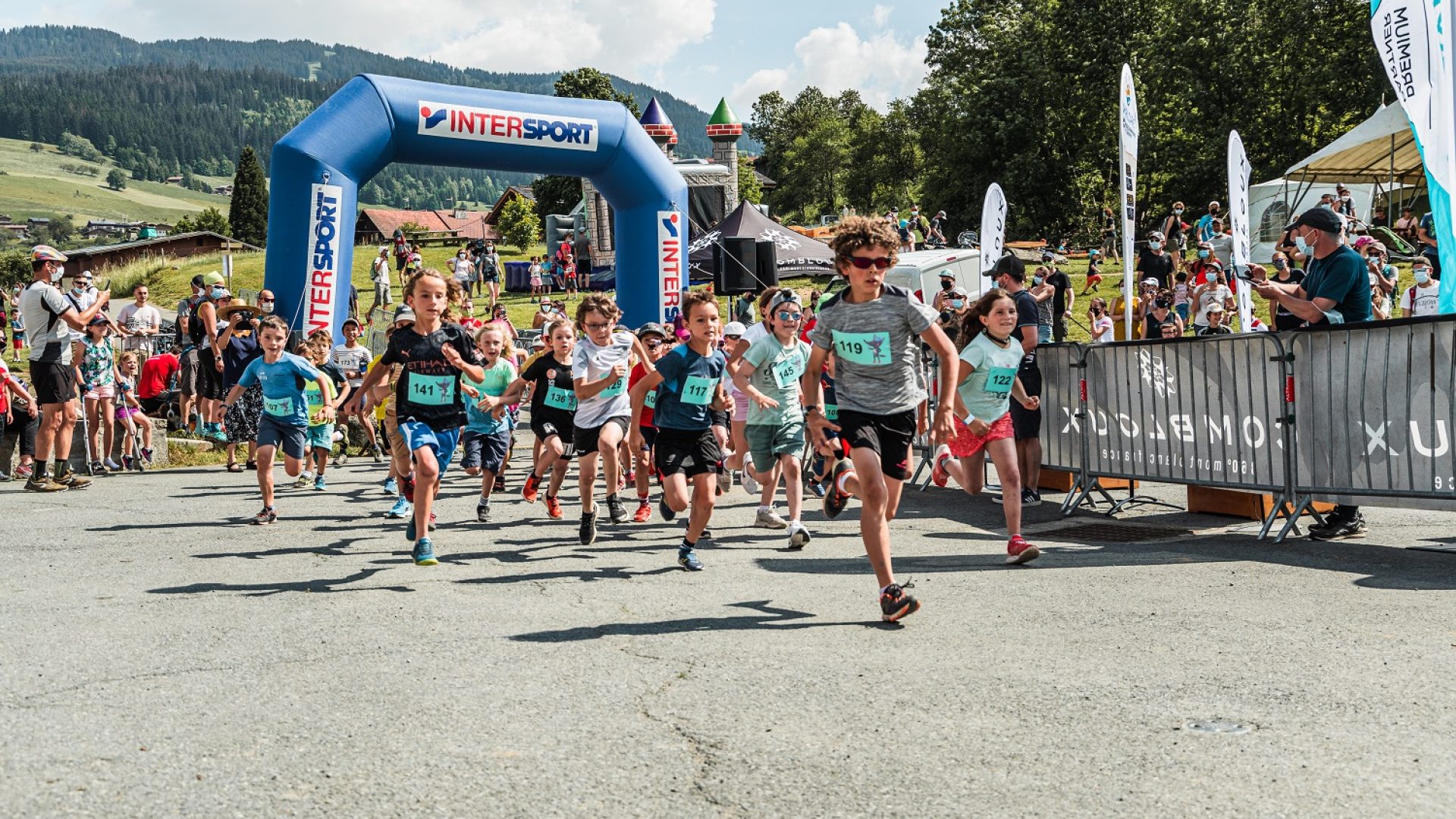 Salida de la carrera infantil Comblorane