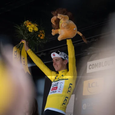 13-06-2025 – Tadej Pogačar s’impose à Combloux et s’empare du maillot jaune de leader lors de la 6e étape du Critérium du Dauphiné