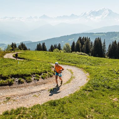 Coureur sur le trail de la Comblorane à Combloux