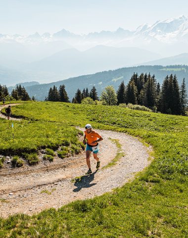 Coureur sur le trail de la Comblorane à Combloux