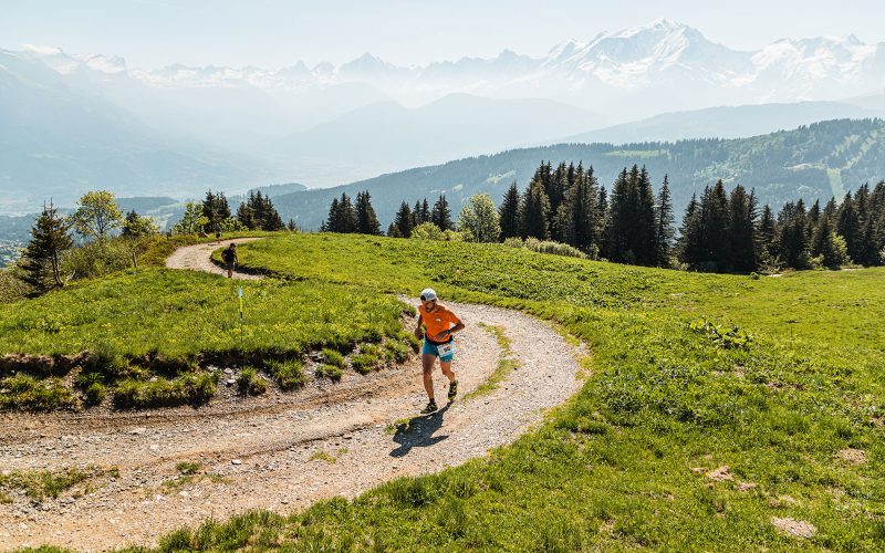 Coureur sur le trail de la Comblorane à Combloux