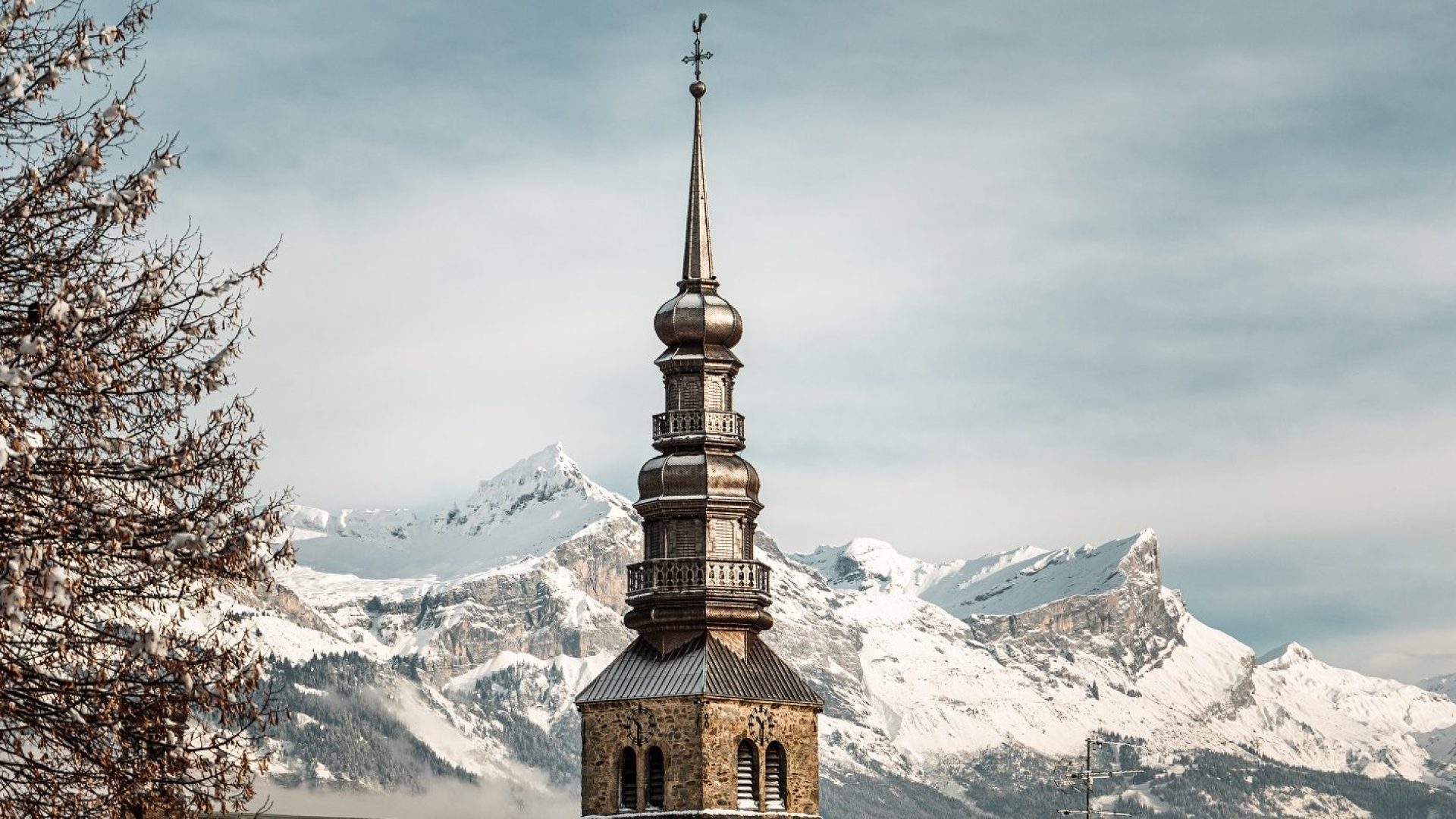 Clocher montagne neige