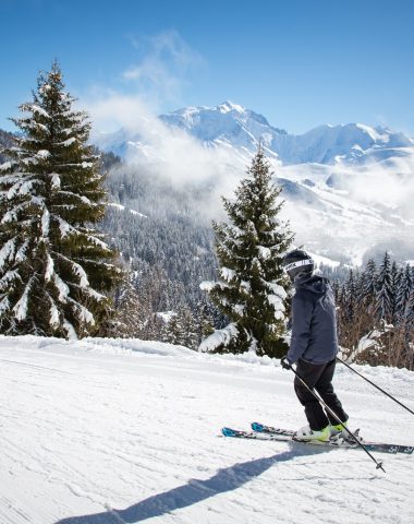 skieur sur le secteur du Christomet Les Portes du Mont-Blanc