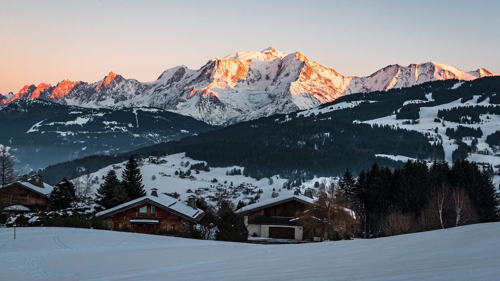 Coucher de soleil sur le Mont-Blanc à Combloux