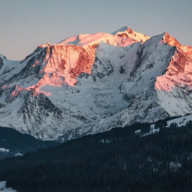 Atardecer de invierno en el Mont-Blanc en Combloux