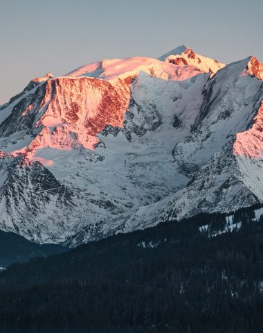 Atardecer de invierno en el Mont-Blanc en Combloux