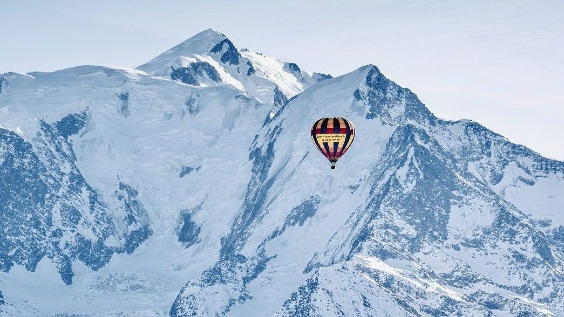 Hot air balloon in front of Mont-Blanc