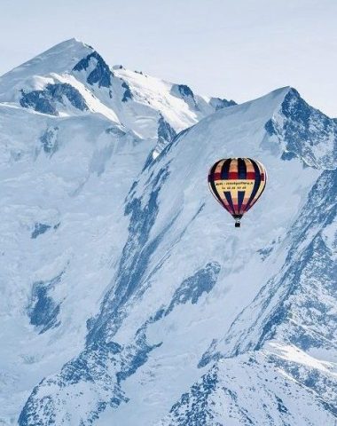 Hot air balloon in front of Mont-Blanc